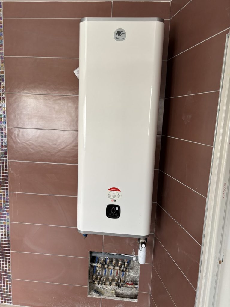 installation-chauffe-eau-plat-thermor-malicio-3-salle-de-bain-Lyon